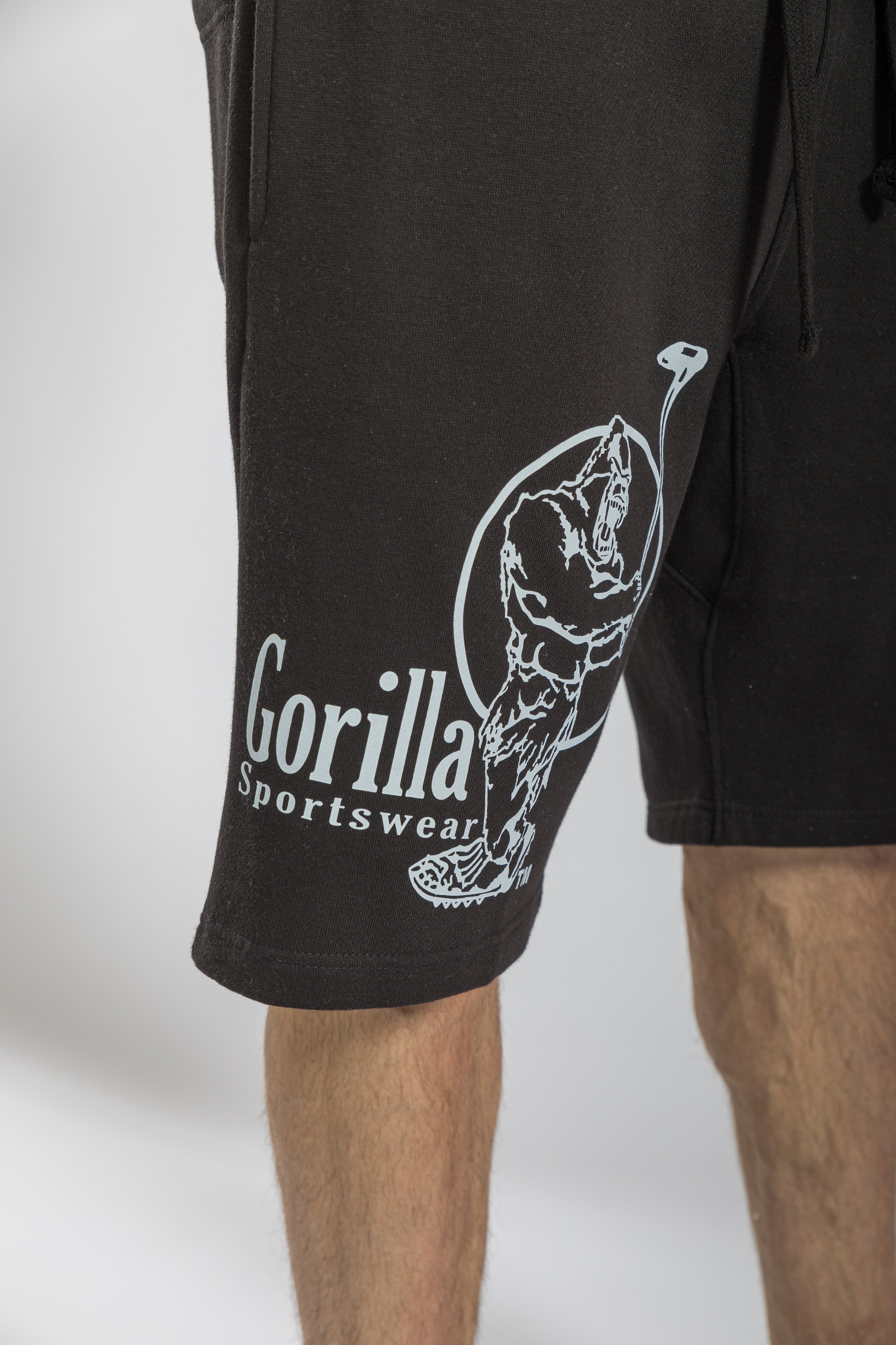 Birdie Breeze: Quarter Zip & Shorts Ensemble
